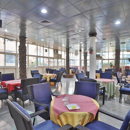 Oyo 366 Waves Hotel อัจมาน ภายนอก รูปภาพ