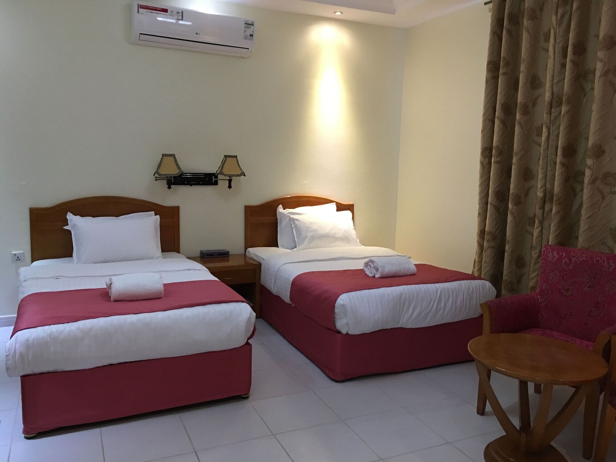 Oyo 366 Waves Hotel อัจมาน ภายนอก รูปภาพ