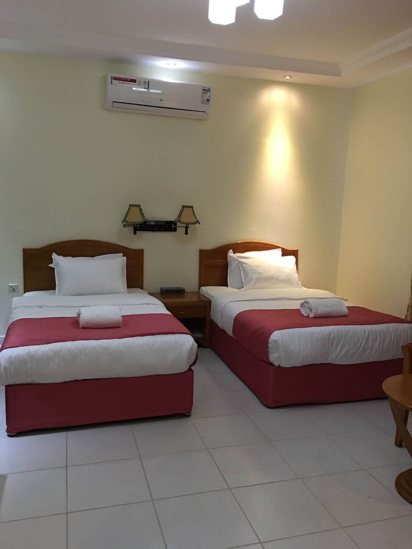 Oyo 366 Waves Hotel อัจมาน ภายนอก รูปภาพ