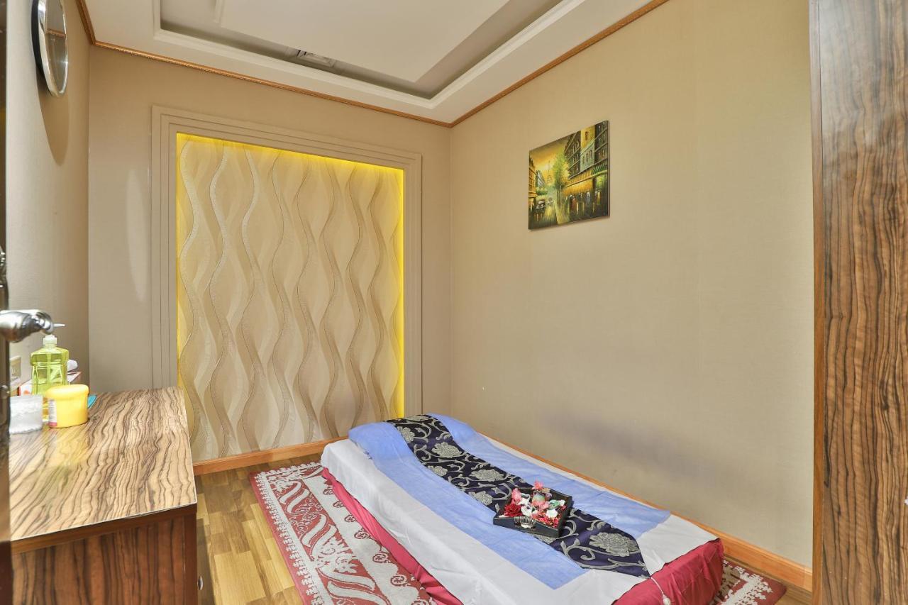 Oyo 366 Waves Hotel อัจมาน ภายนอก รูปภาพ