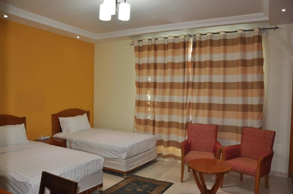 Oyo 366 Waves Hotel อัจมาน ภายนอก รูปภาพ