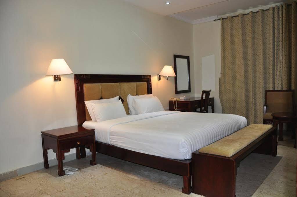 Oyo 366 Waves Hotel อัจมาน ภายนอก รูปภาพ