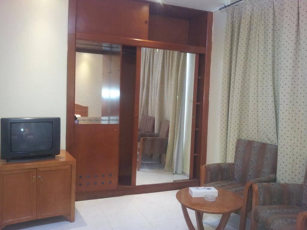 Oyo 366 Waves Hotel อัจมาน ภายนอก รูปภาพ