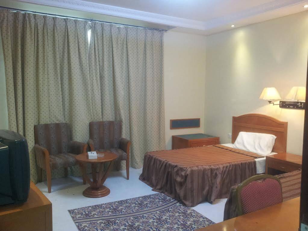 Oyo 366 Waves Hotel อัจมาน ภายนอก รูปภาพ