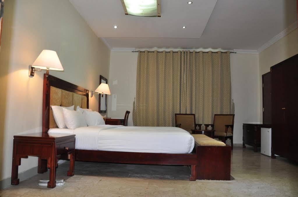 Oyo 366 Waves Hotel อัจมาน ภายนอก รูปภาพ