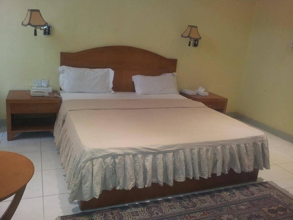 Oyo 366 Waves Hotel อัจมาน ภายนอก รูปภาพ