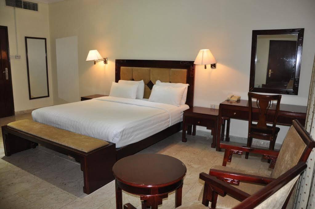 Oyo 366 Waves Hotel อัจมาน ภายนอก รูปภาพ