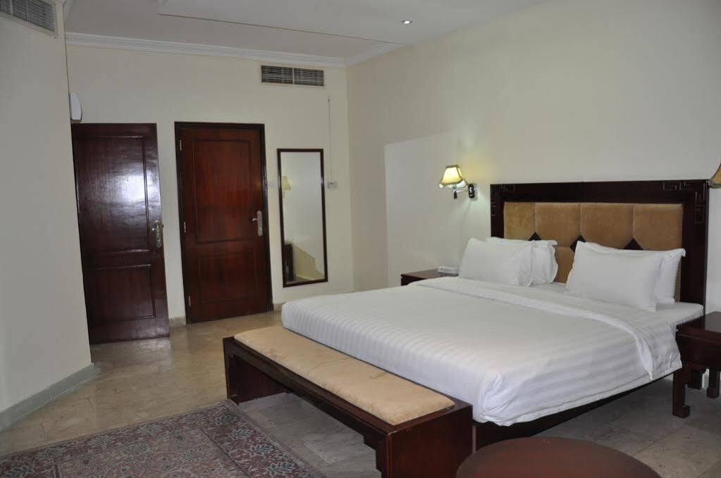 Oyo 366 Waves Hotel อัจมาน ภายนอก รูปภาพ
